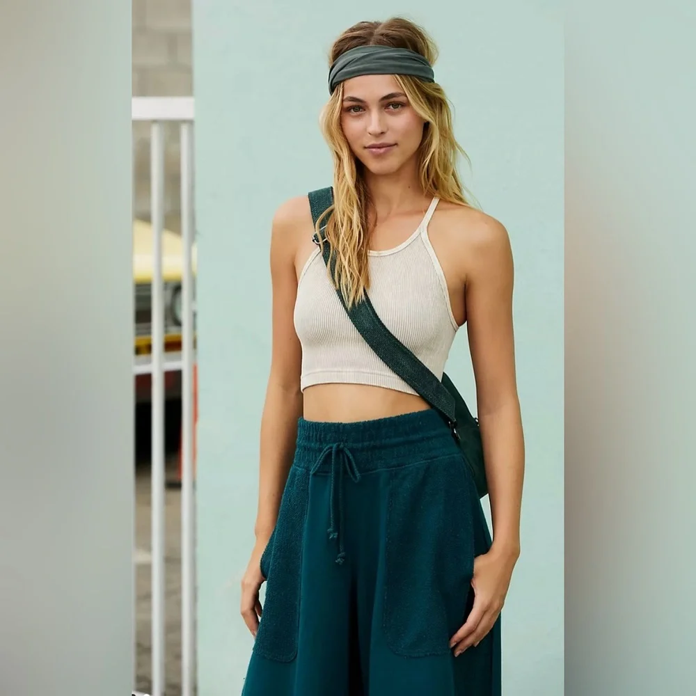 Free People NWOT Happiness Crop Tank in Stone Eagle Color, stretchy!